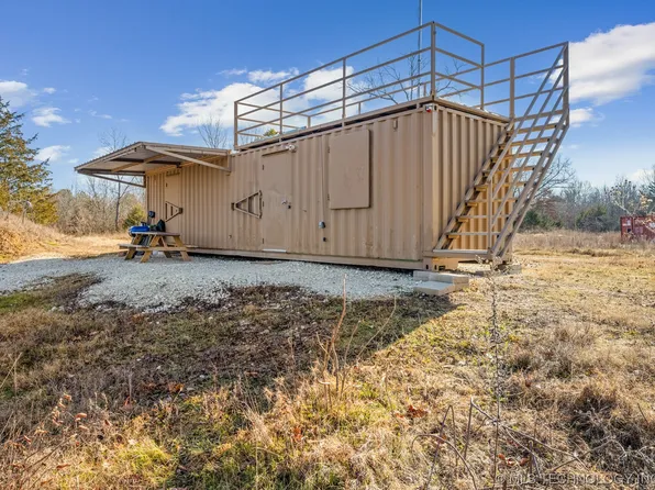 40 E 2010th Rd, Hugo, OK 74743