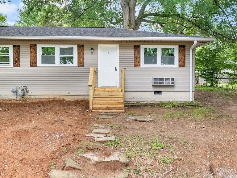 1100 Beckham Ave #C — Photo 3