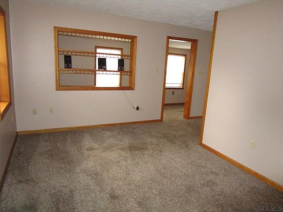 5th image of 707 Portage St