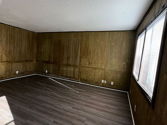 2nd image of 1031 Harold Dr #1