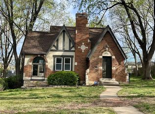 216 Pine St, Leavenworth, KS 66048