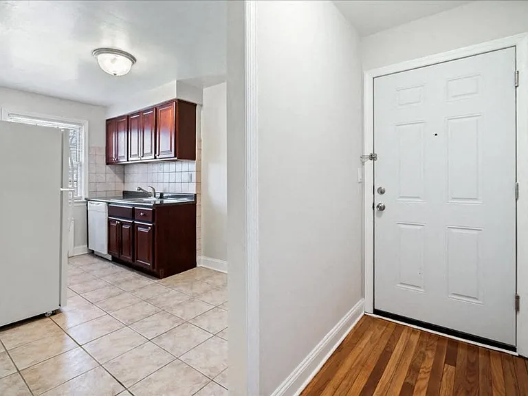 Ridge Gardens Apartments — Photo 12