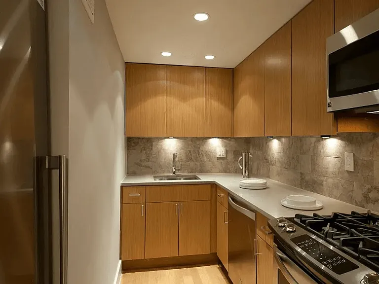 752 W End Ave #16B — Photo 2