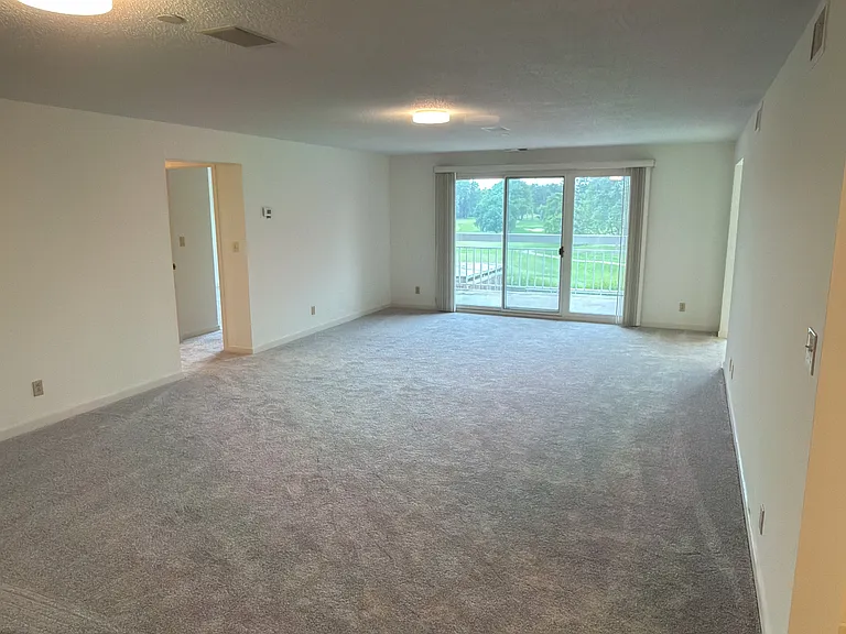 Chelsea Condos — Photo 9