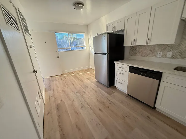 1226 E 500 S — Photo 14