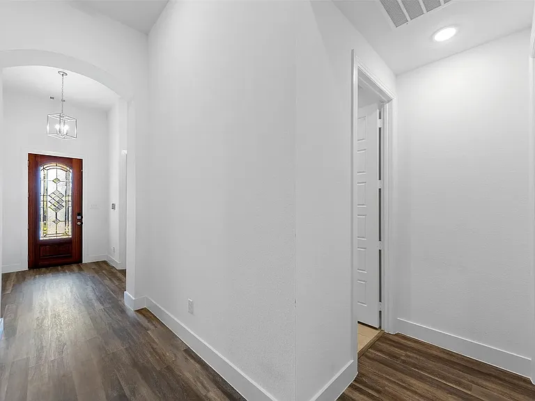 2025 Saint Andrews Dr — Photo 4