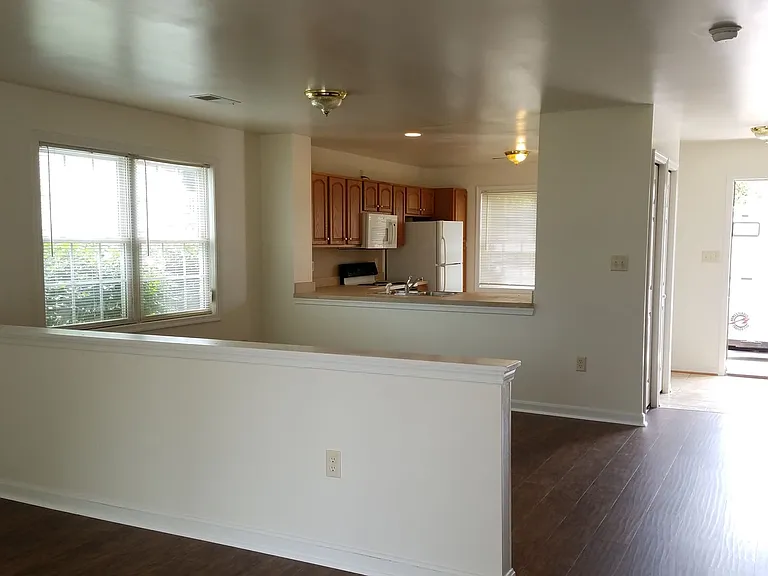 435-437 Chartridge Dr — Photo 6