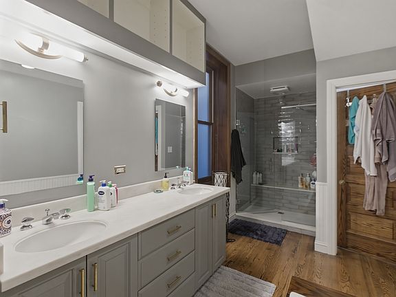 4th image of 850 W Oakdale Ave #3
