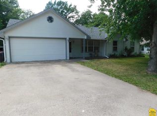 109 Woodlawn Pl, Windsor, MO 65360