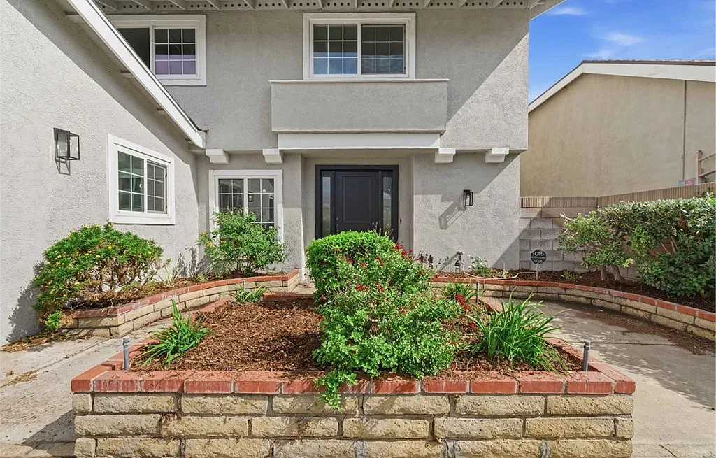 4 bed, 2.5 bath, 1854 sqft, $4,910 — Photo 3