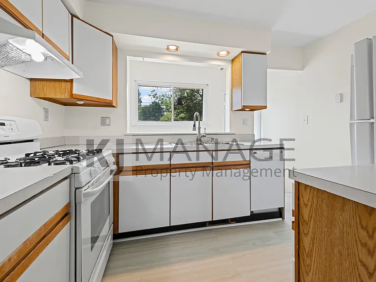 34713 Donnelly St — Photo 3