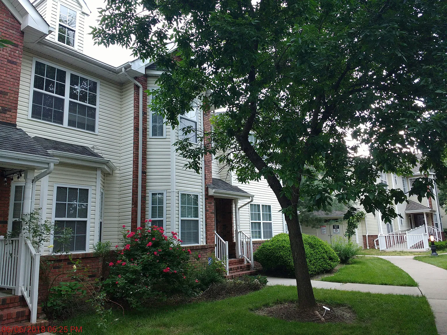 3 bed, 2.5 bath, 1704 sqft, $3,350 — Photo 1