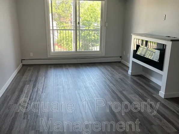 9864 84th Ave NW #206, Edmonton, AB T6E 2G2