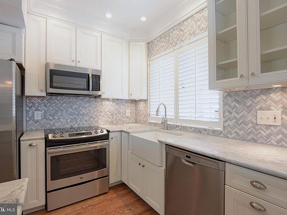 4th image of 1312 Prince St