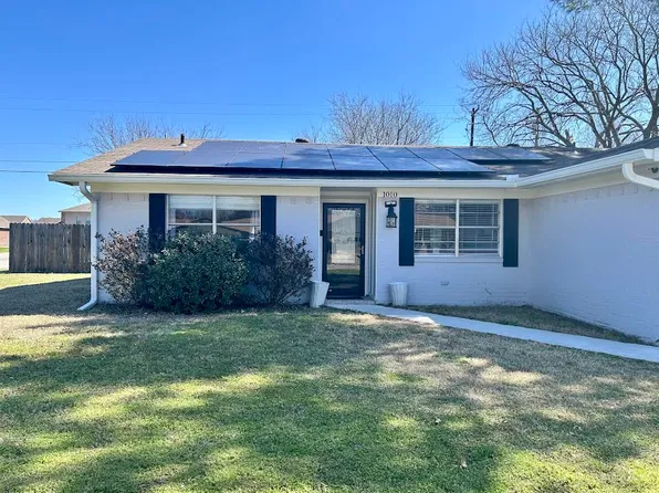 1010 Kent Dr, Gainesville, TX 76240