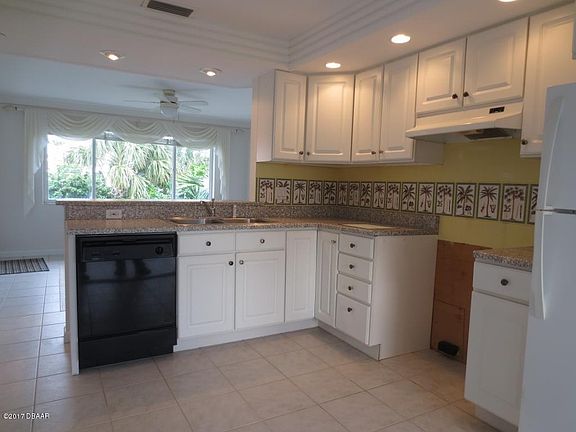 5th image of 10 Beechwood Dr