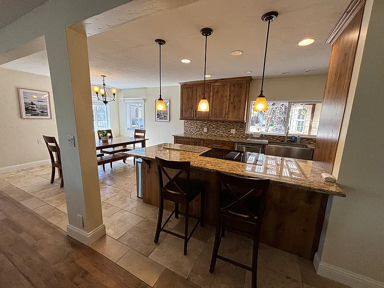 450 SE Reed Market Rd — Photo 10