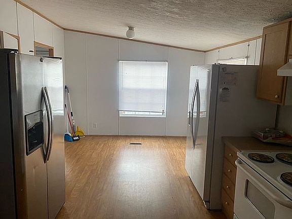 Kitchen & Extra Dining