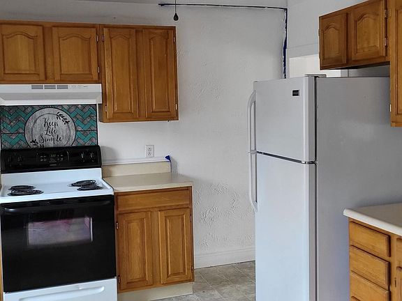 4th image of 70 E Washington St #1/2