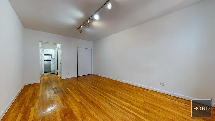 Rented by Bond New York | media 8