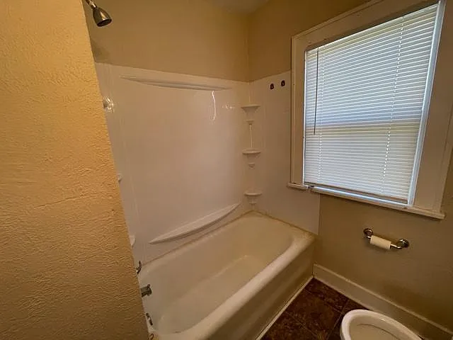 231 E Victoria St — Photo 12