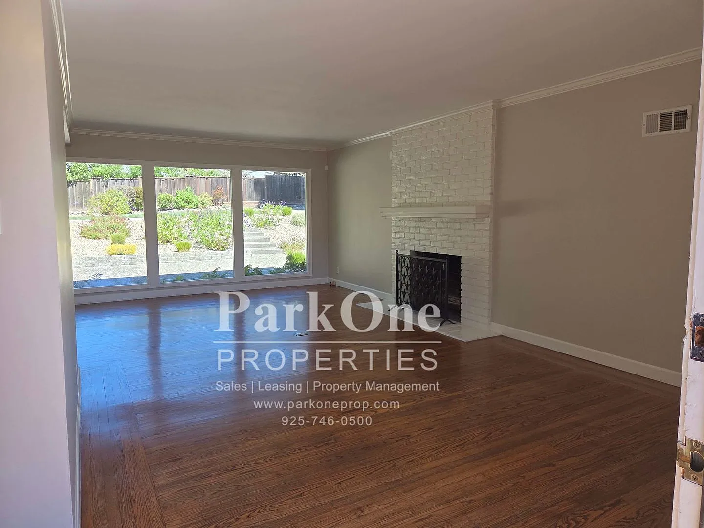 3 Bed 2.5 Bath Home In Orinda with Large Lot — Photo 2