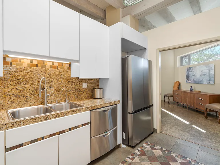 Kitchen / Stainless Steel