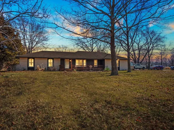5600 SW Lincolnshire Cir, Topeka, KS 66610