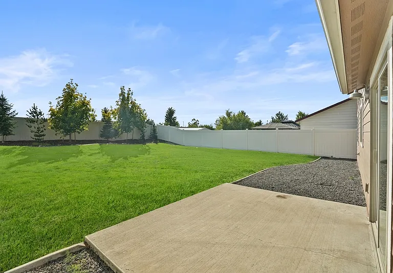 1952 W Yaquina Dr — Photo 34