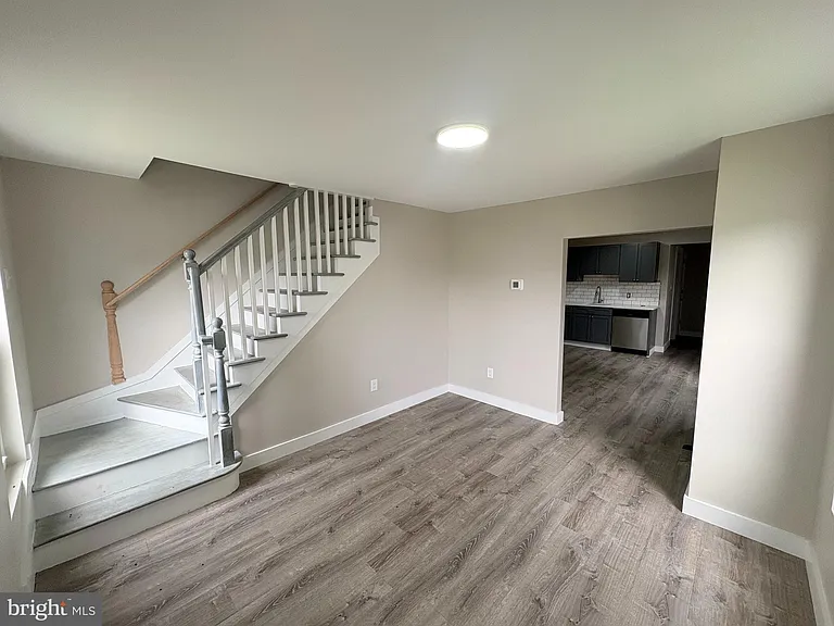 825 W 3rd St — Photo 3