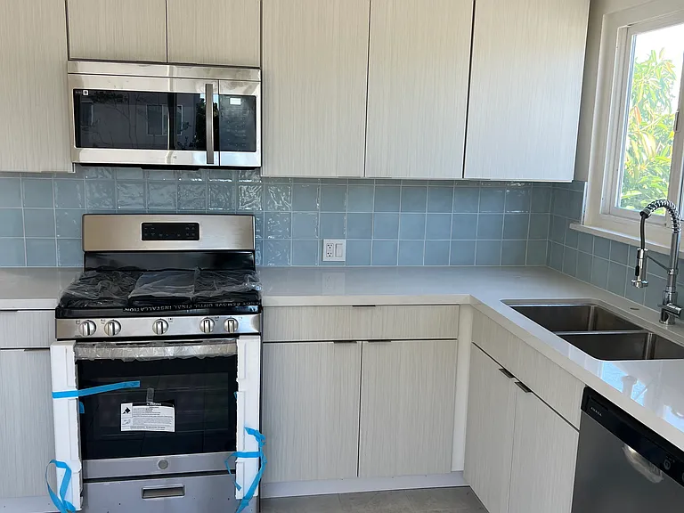 San Vicente Apartments — Photo 5
