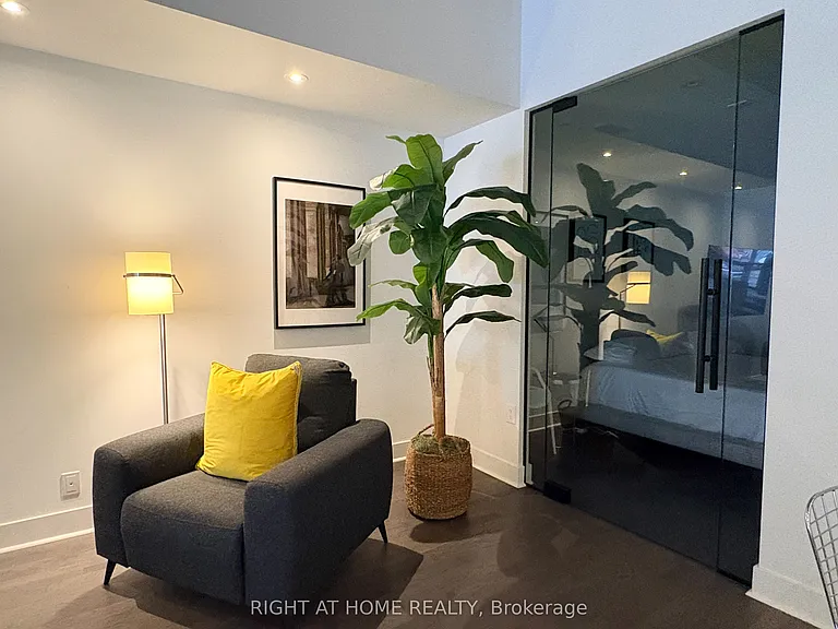 399 Adelaide St W #104 — Photo 16