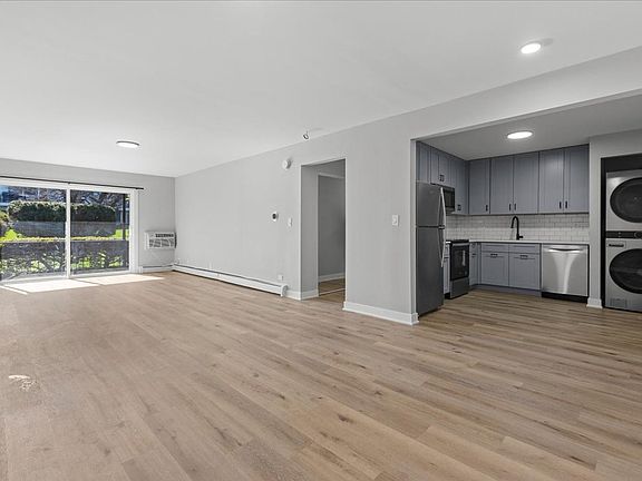 3rd image of 1000 E Orchard St APT 106