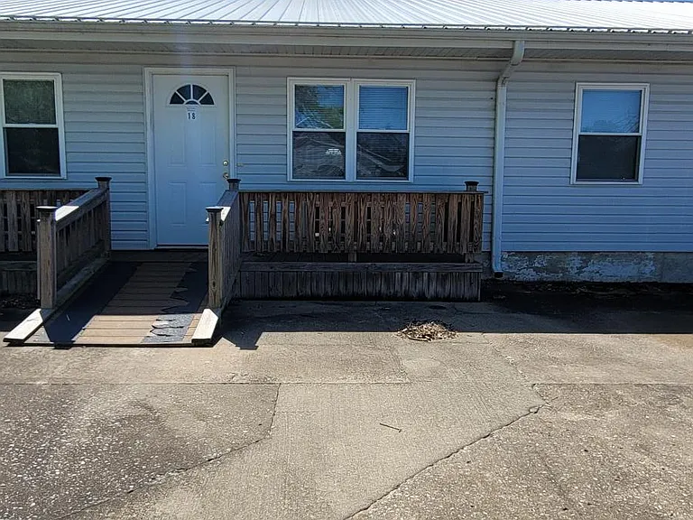 1011 W Poplar St #20 — Photo 1