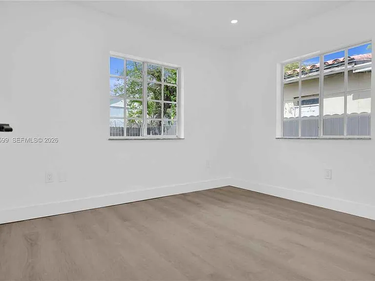 3430 NW 10th Ave — Photo 6