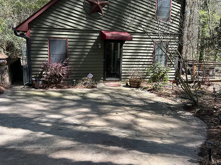 225 Merlin Ct — Photo 14