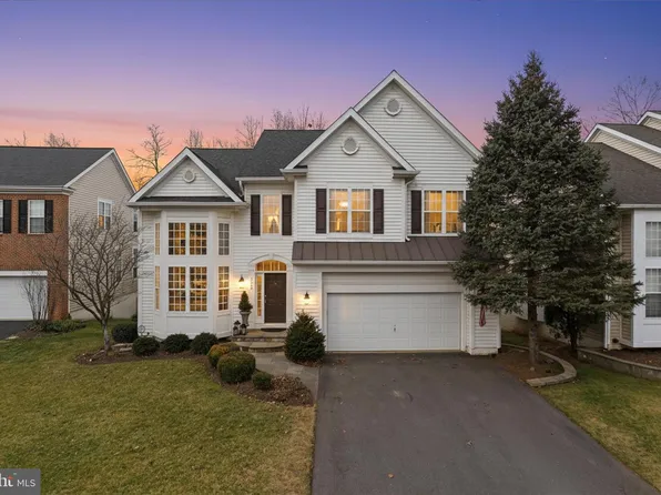 5870 Linden Creek Ct, Centreville, VA 20120