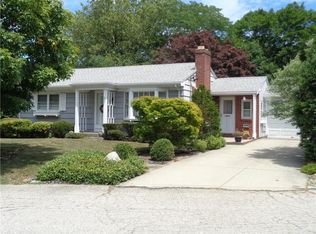 6 Ridgewood Dr, Rumford, RI 02916