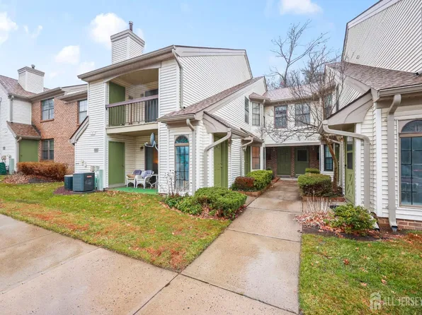 305 Sunshine Ct, Parlin, NJ 08859