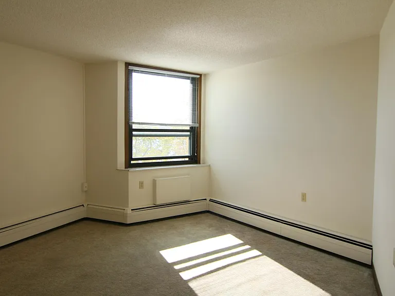 Skyrise Apartments — Photo 29
