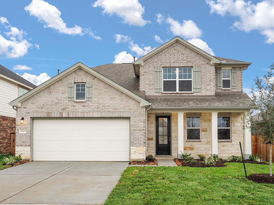 Welcome home to 17103 Daylily Dune Way located in the Dellrose community and zoned to Waller ISD
