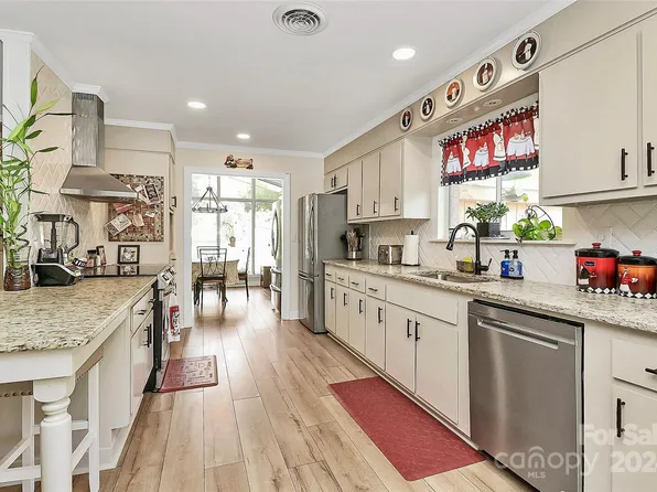 401 Pinecroft Ln, Spencer, NC 28159