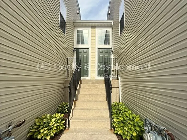 1064 Turin Dr — Photo 2