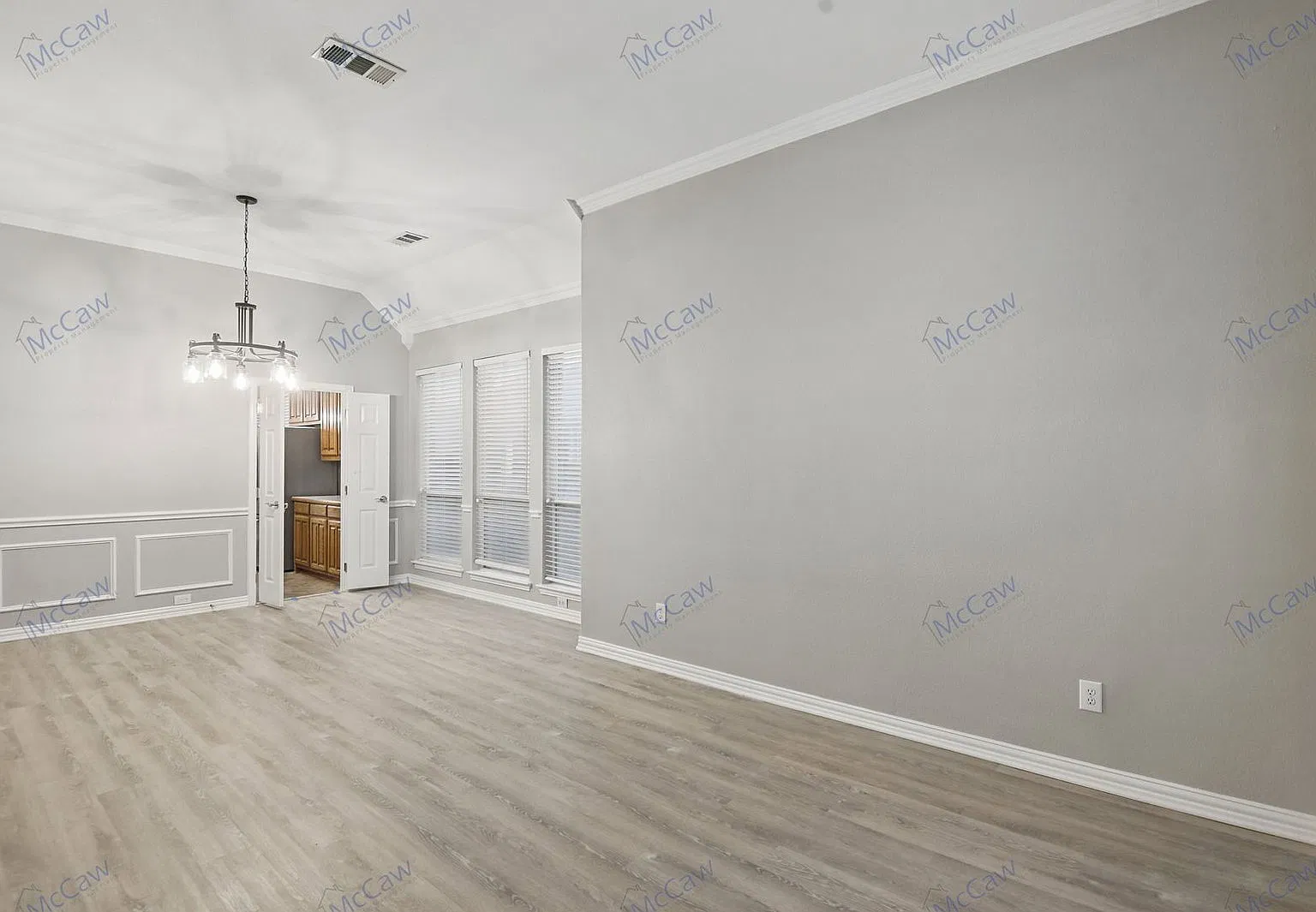 4 bed, 2.5 bath, 2940 sqft, $3,150 — Photo 3