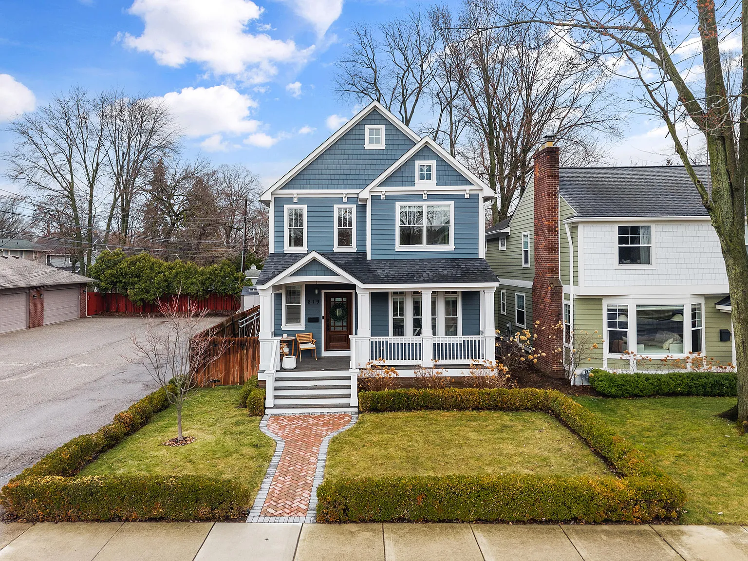 819 Irving Ave photo 1