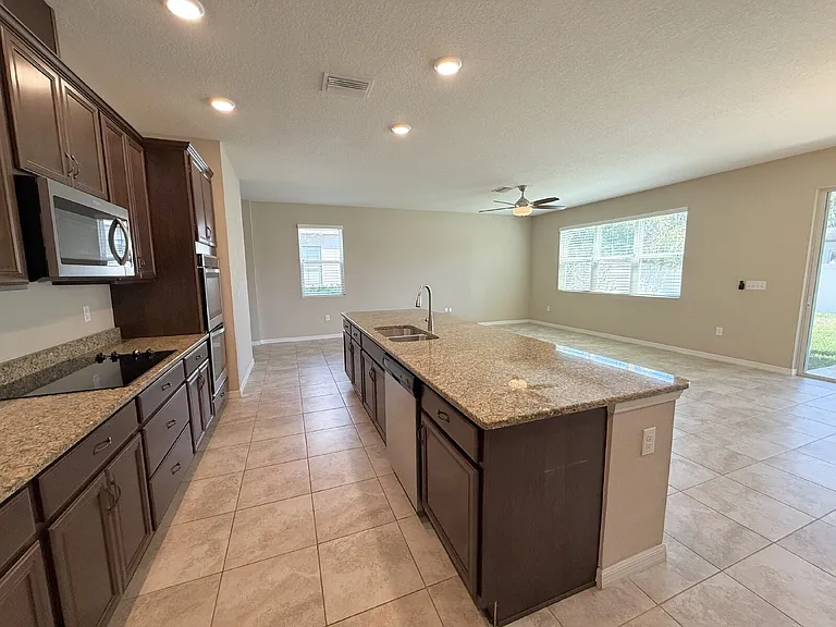 1946 Hidden Springs Dr — Photo 11