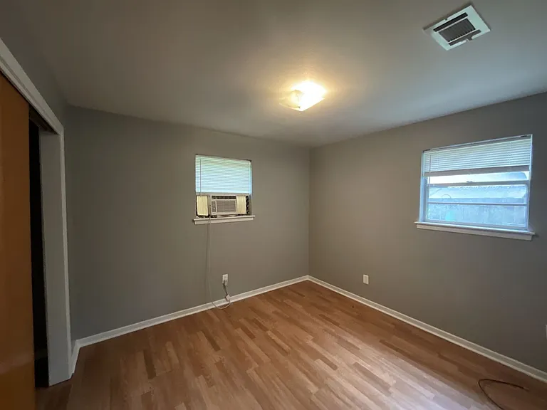 9418 Randall Ave — Photo 7
