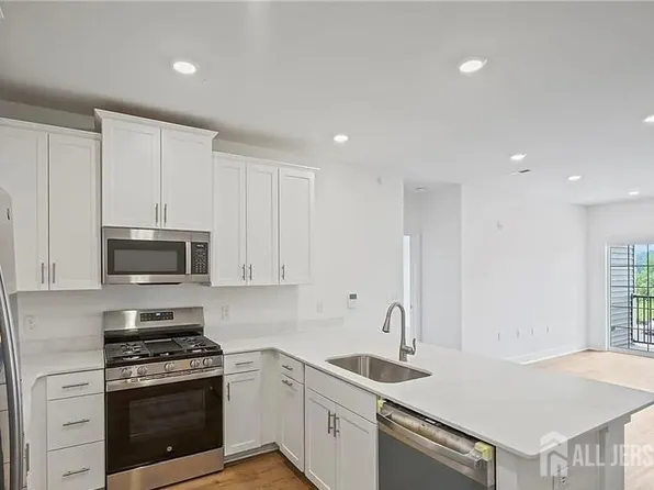 28310 Radford Ct, Monroe Township, NJ 08831