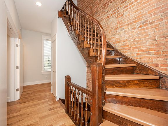 3rd image of 2915 Price Ave