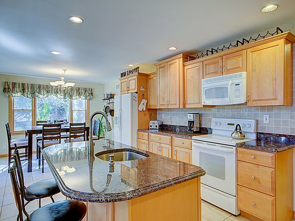 3rd image of 1 Dewberry Pl